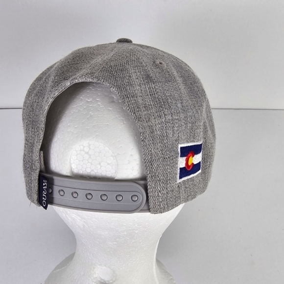 NEW- The Broadmoor Colorado Springs Resort Golf Hat Snap Closure- Gray - Picture 3 of 6
